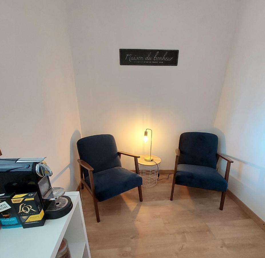 Emilie Une Nuit - 3 Chambres Au 2E Etage - Maison Avec Chats Vandieres  Εξωτερικό φωτογραφία